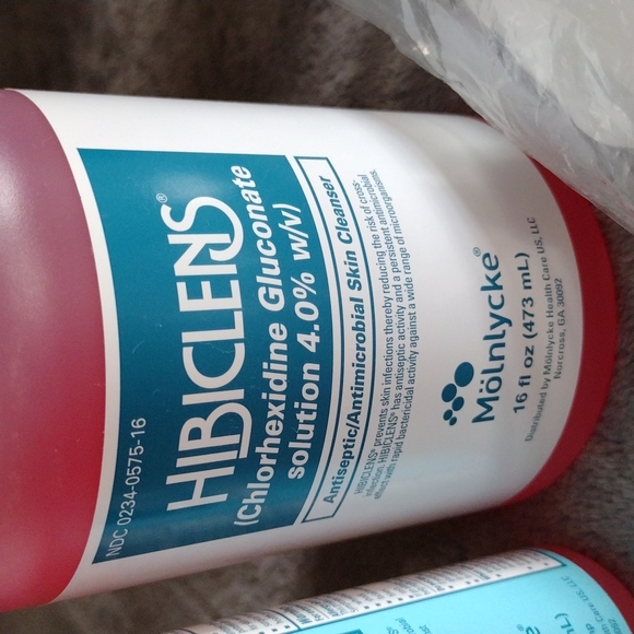 3pk Hibiclens cleanser with pumpers 1-16Oz, 2-4oz. - Picture 2 of 8